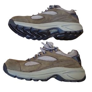 NewBalance V1 780 women's walking shoe with Abzorb 8 Suede leather brown…